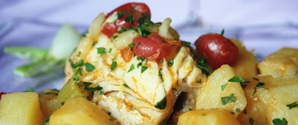 <b><i> <br> Filetti di baccalà con patate e pomodorini</i></b><br>
<br><br> <u>INGREDIENTI </u> <br>
<br> Filetti di Baccalà
<br> Patate a spicchi
<br> Pomodorini maturi
<br> Prezzemolo
<br> Aglio
<br> Olio d’oliva
<br>
<br>