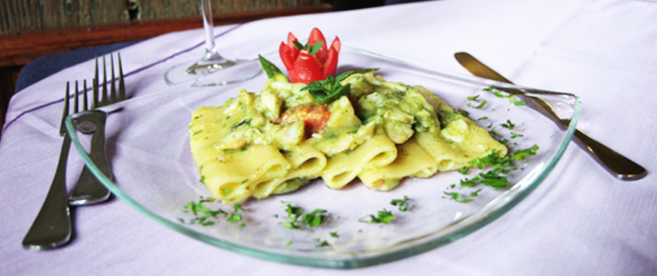 <b><i> <br> Paccheri mantecati al pesto di baccalà</i></b><br>
                                                  <br><br> <u>INGREDIENTI </u> <br>
                                                  <br> Filetti di Baccalà 
	                 							  <br> Paccheri napoletani  
	                  							  <br> Pomodorini maturi  
	                  							  <br> Basilico
	                  							  <br> Aglio
	                 							  <br> Olio d’oliva
	                    						  <br>  
	                    						  <br>   