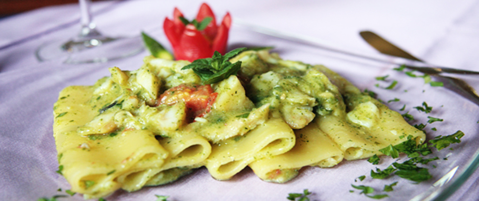 <b><i> <br> Paccheri mantecati al pesto di baccalà</i></b><br>
                                                  <br><br> <u>INGREDIENTI </u> <br>
                                                  <br> Filetti di Baccalà  
	                 							  <br> Paccheri napoletani  
	                  							  <br> Pomodorini maturi  
	                  							  <br> Basilico
	                  							  <br> Aglio
	                 							  <br> Olio d’oliva 
	                    						  <br>  
	                    						  <br>   